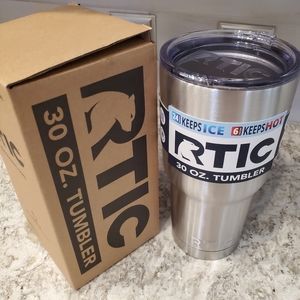 NWT RTIC 30 oz tumbler